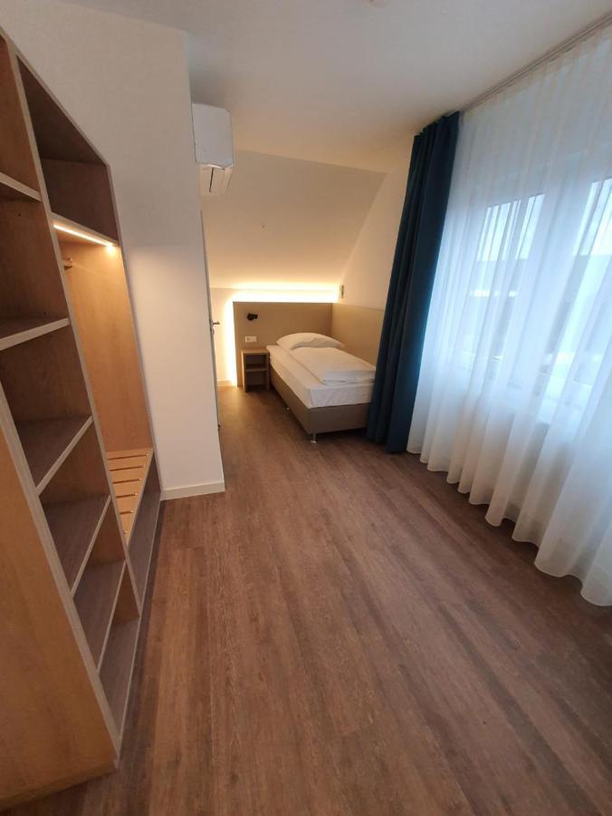 Hotel Zur Traube Moglingen Bagian luar foto