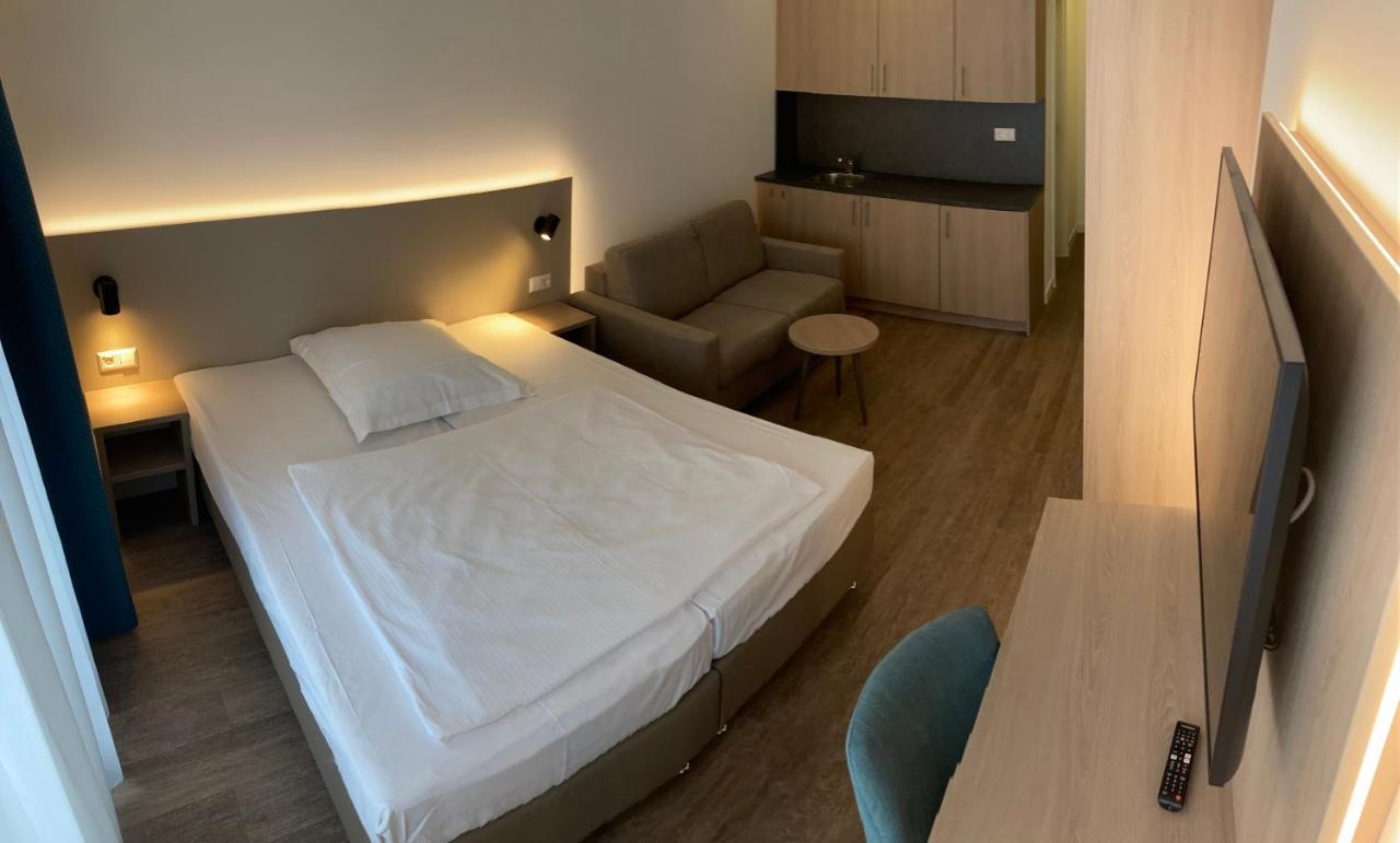 Hotel Zur Traube Moglingen Bagian luar foto