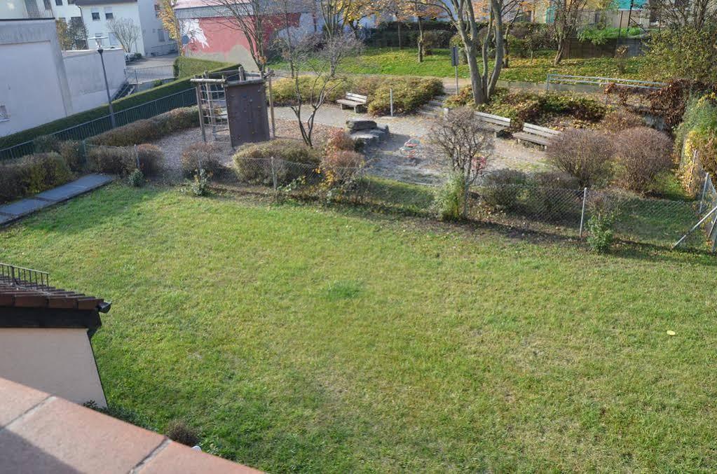 Hotel Zur Traube Moglingen Bagian luar foto
