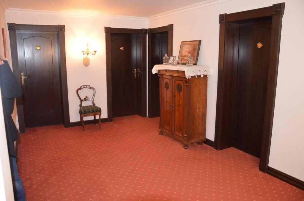 Hotel Zur Traube Moglingen Bagian luar foto