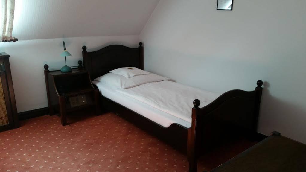 Hotel Zur Traube Moglingen Bagian luar foto