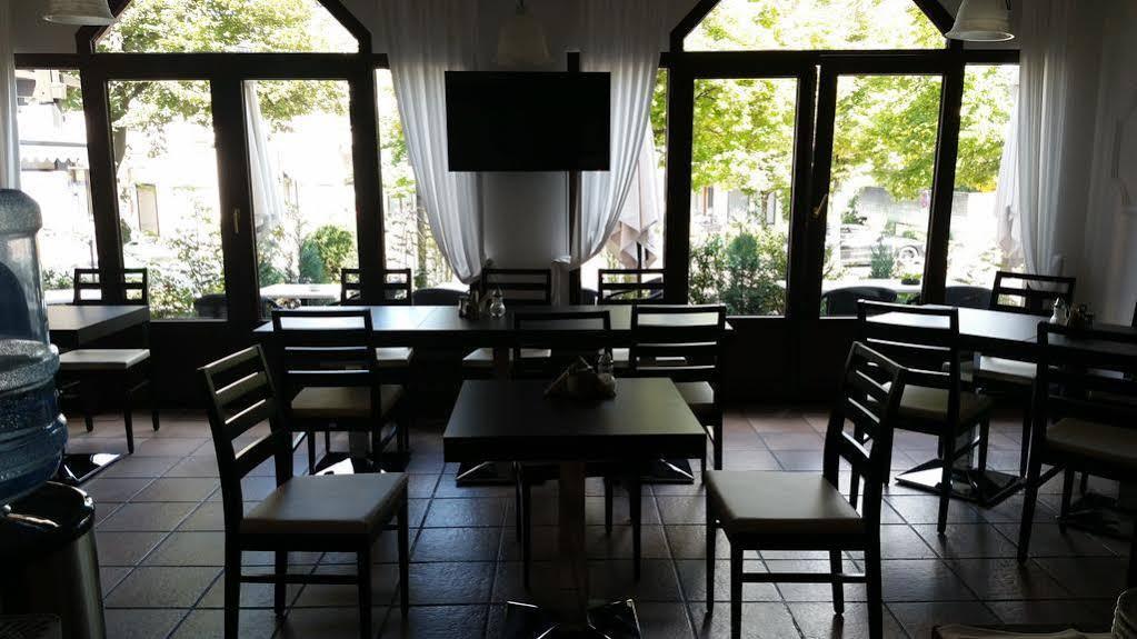 Hotel Zur Traube Moglingen Bagian luar foto