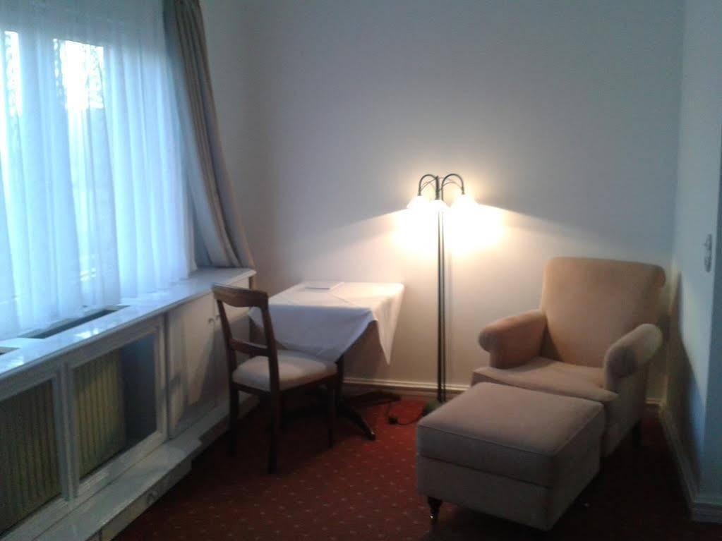 Hotel Zur Traube Moglingen Bagian luar foto
