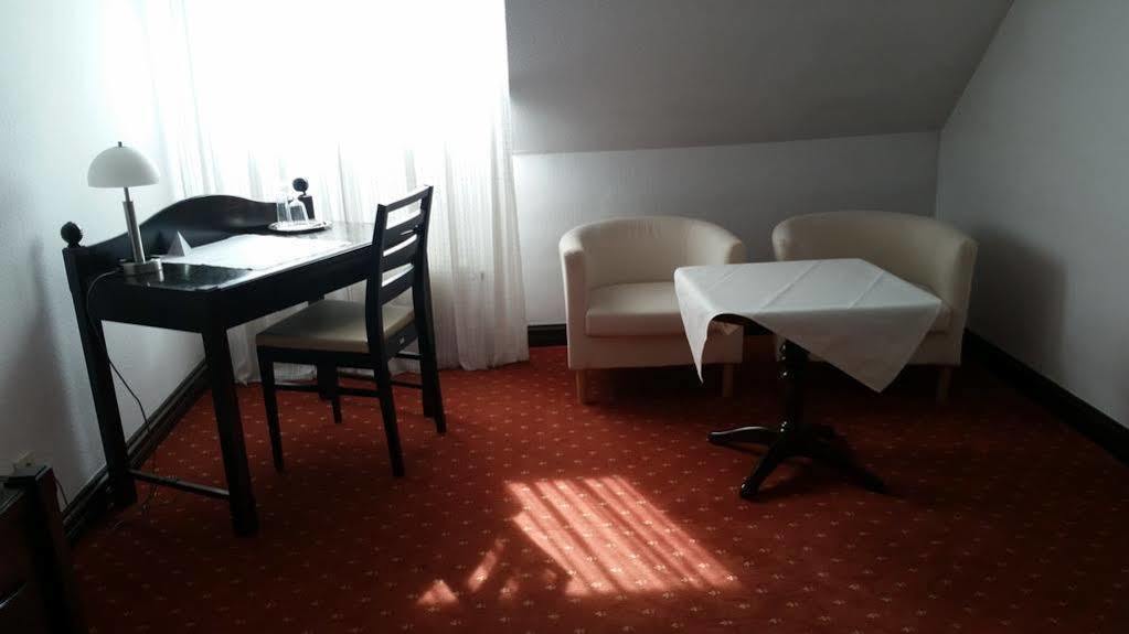 Hotel Zur Traube Moglingen Bagian luar foto